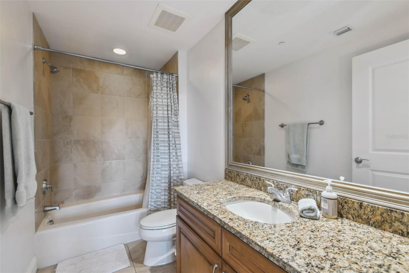 Image 43 of 93 For 450 Knights Run Avenue 401