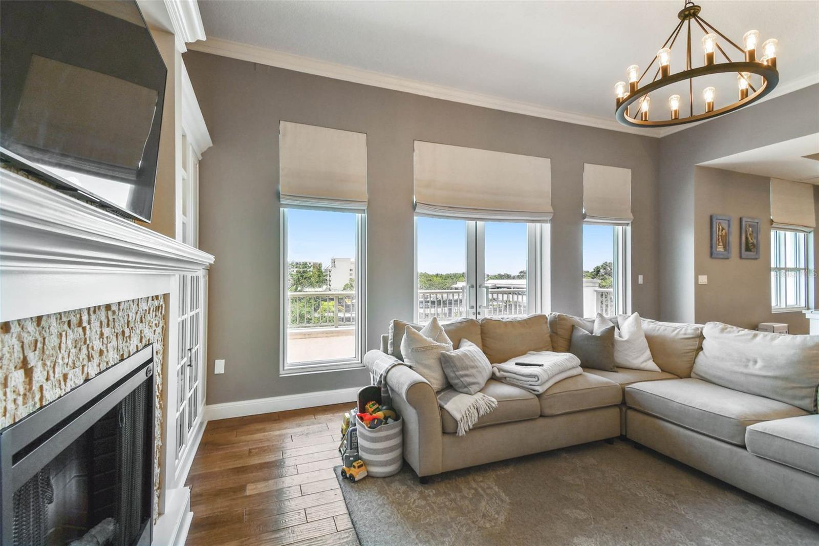Image 8 of 93 For 450 Knights Run Avenue 401