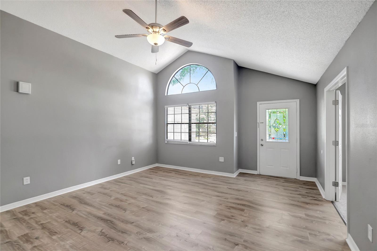 Image 6 of 41 For 7116 Hummingbird Lane