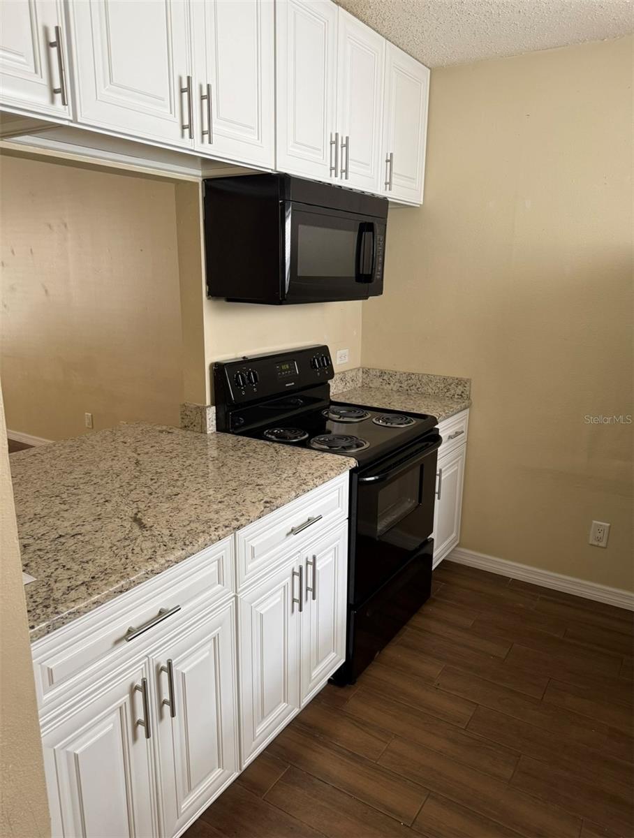 Image 6 of 14 For 2302 Maki Road 35