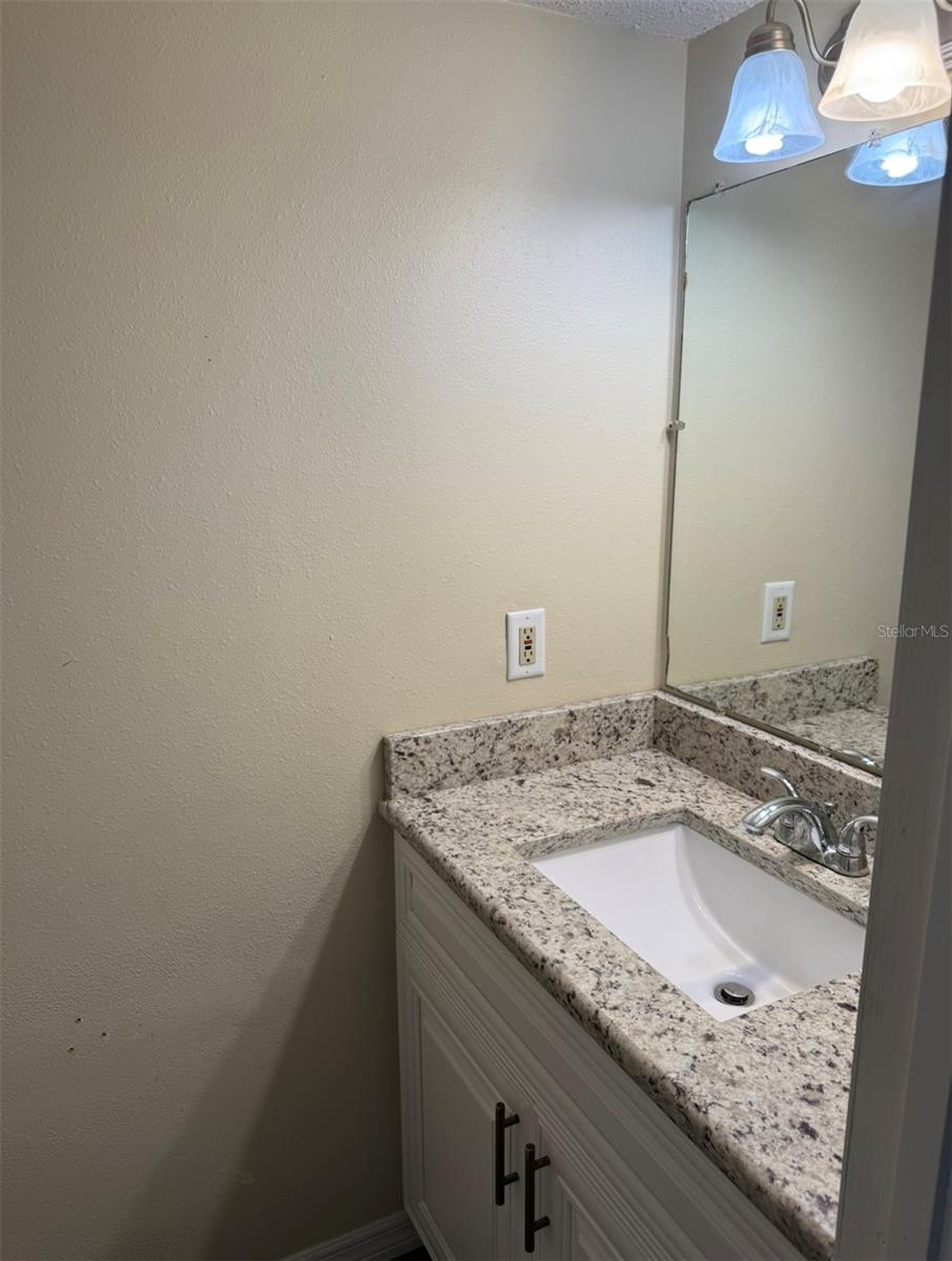 Image 7 of 14 For 2302 Maki Road 35