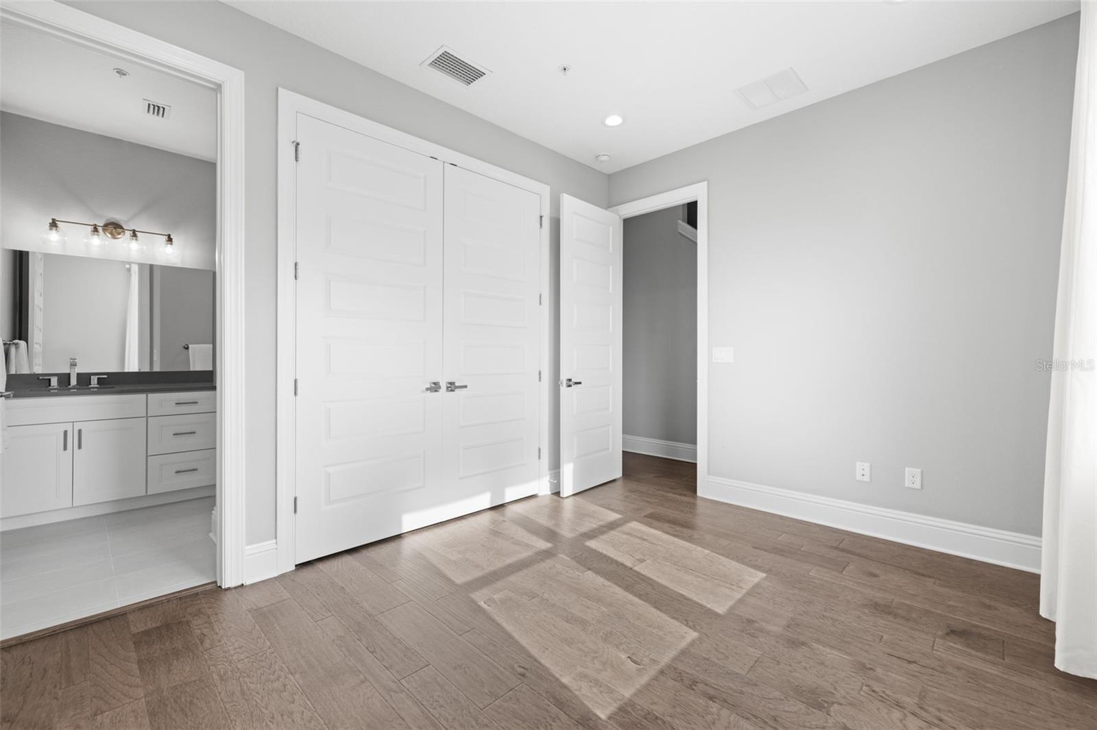 Image 42 of 67 For 123 5th Avenue N