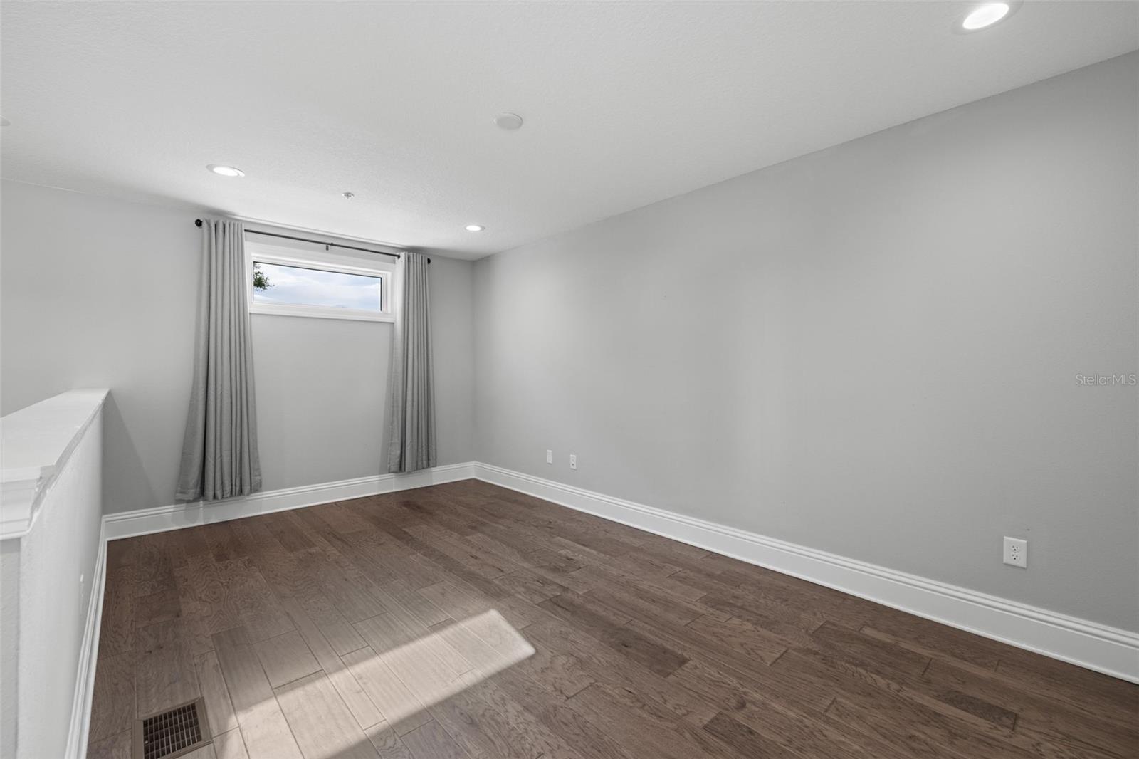 Image 50 of 67 For 123 5th Avenue N
