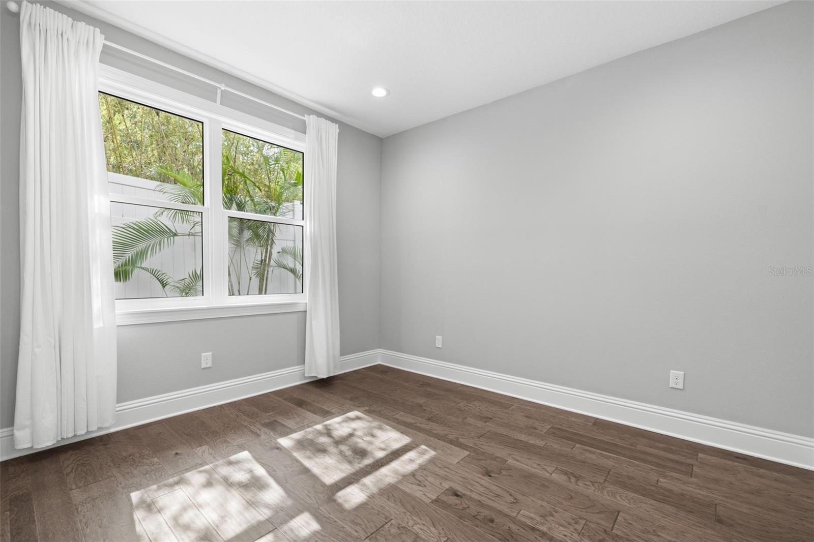 Image 7 of 67 For 123 5th Avenue N