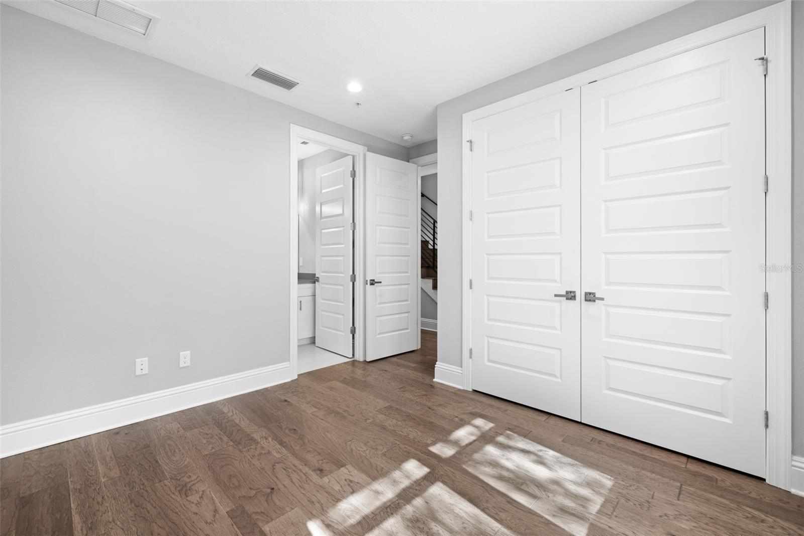 Image 9 of 67 For 123 5th Avenue N