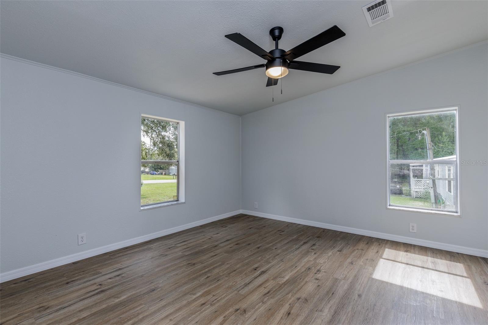 Image 17 of 41 For 2692 Venus Street