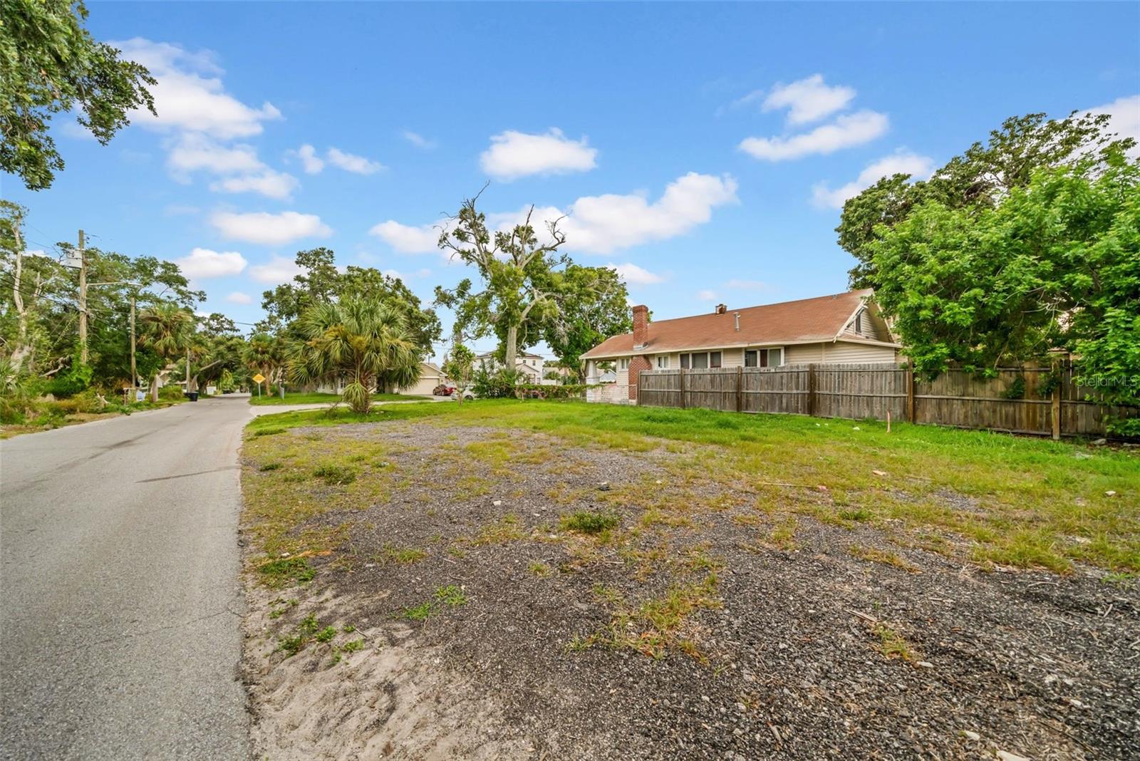 Image 21 of 28 For 1501 19th Avenue S