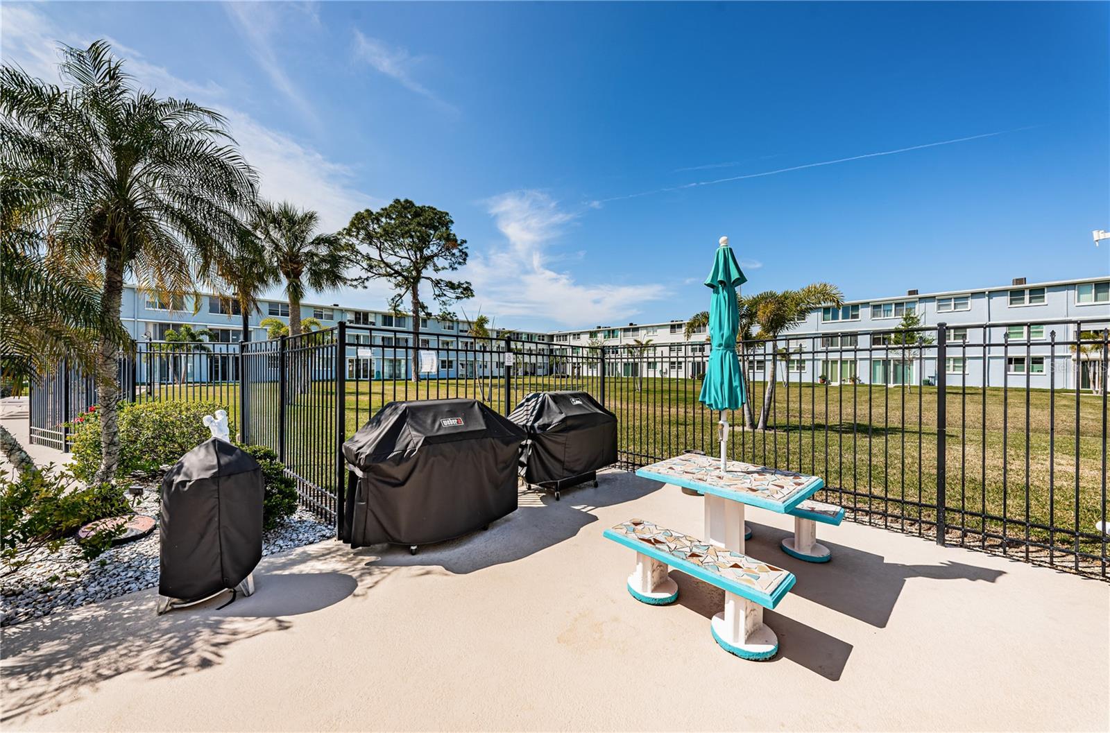 Image 21 of 29 For 4895 Bay Street Ne 211