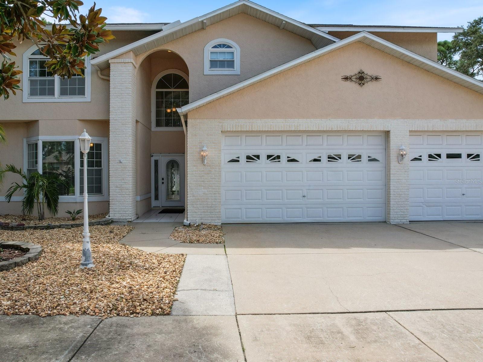Image 3 of 56 For 4738 Innisfil Street
