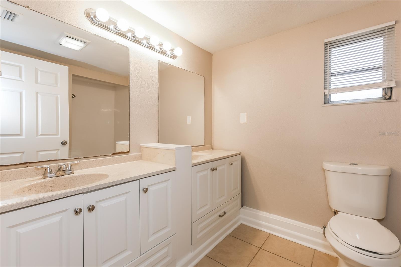 Image 10 of 19 For 4205 King Alfred Drive