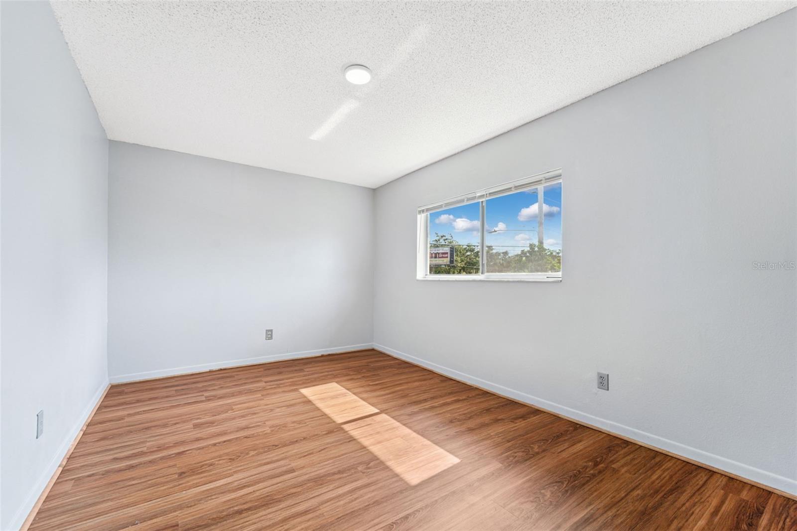 Image 15 of 22 For 501 Bay Drive 204