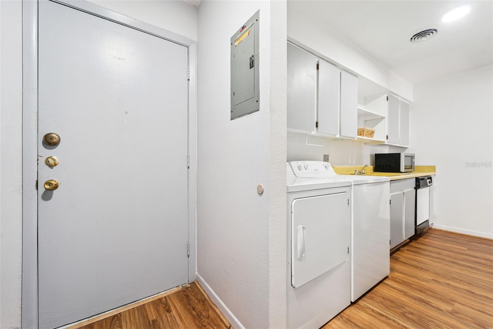 Image 3 of 22 For 501 Bay Drive 204