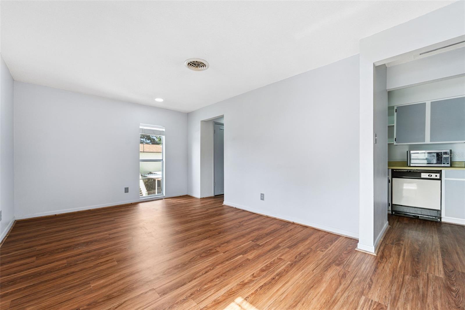Image 7 of 22 For 501 Bay Drive 204
