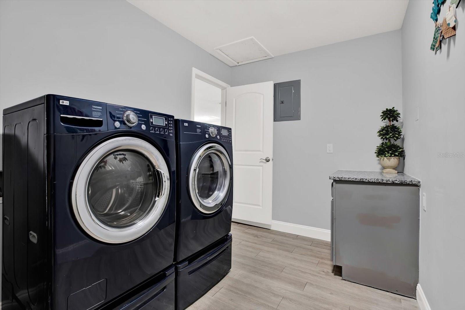 Image 9 of 25 For 6206 Adelia Avenue