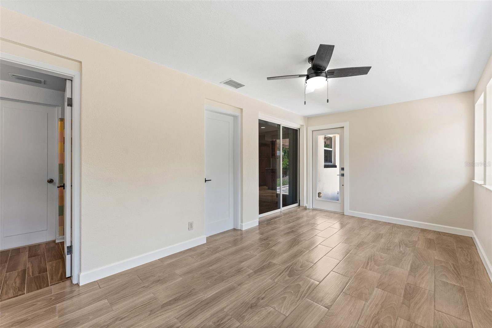 Image 21 of 36 For 1431 San Helen Dr