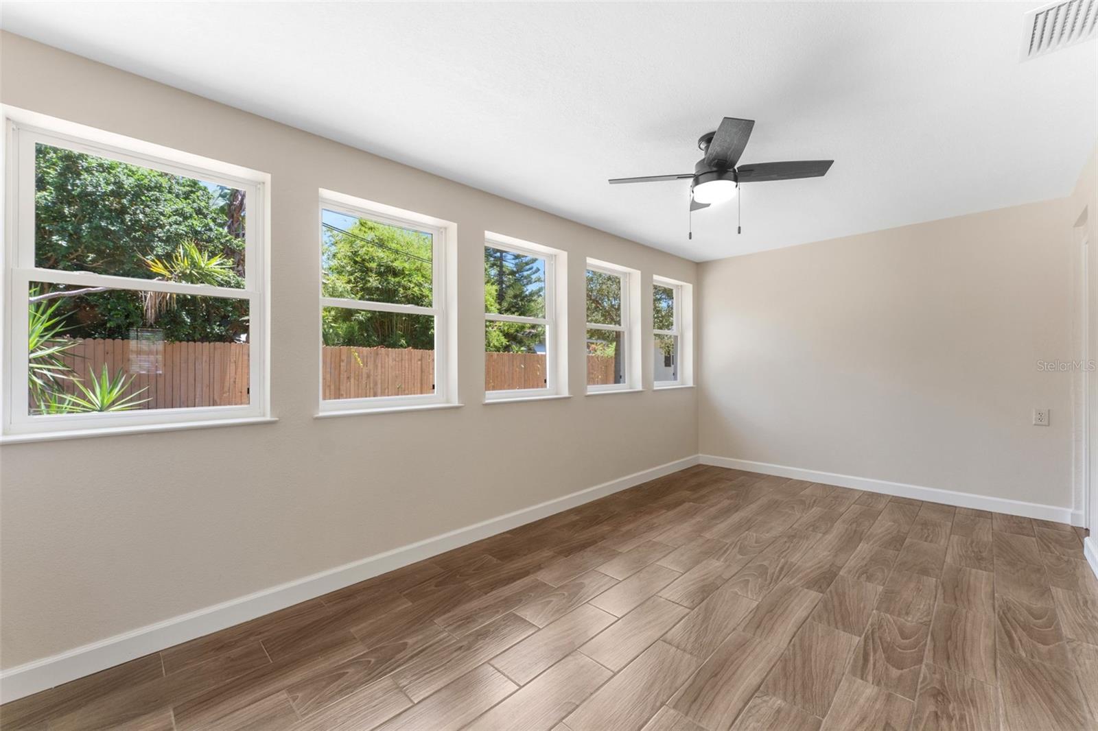 Image 4 of 36 For 1431 San Helen Dr