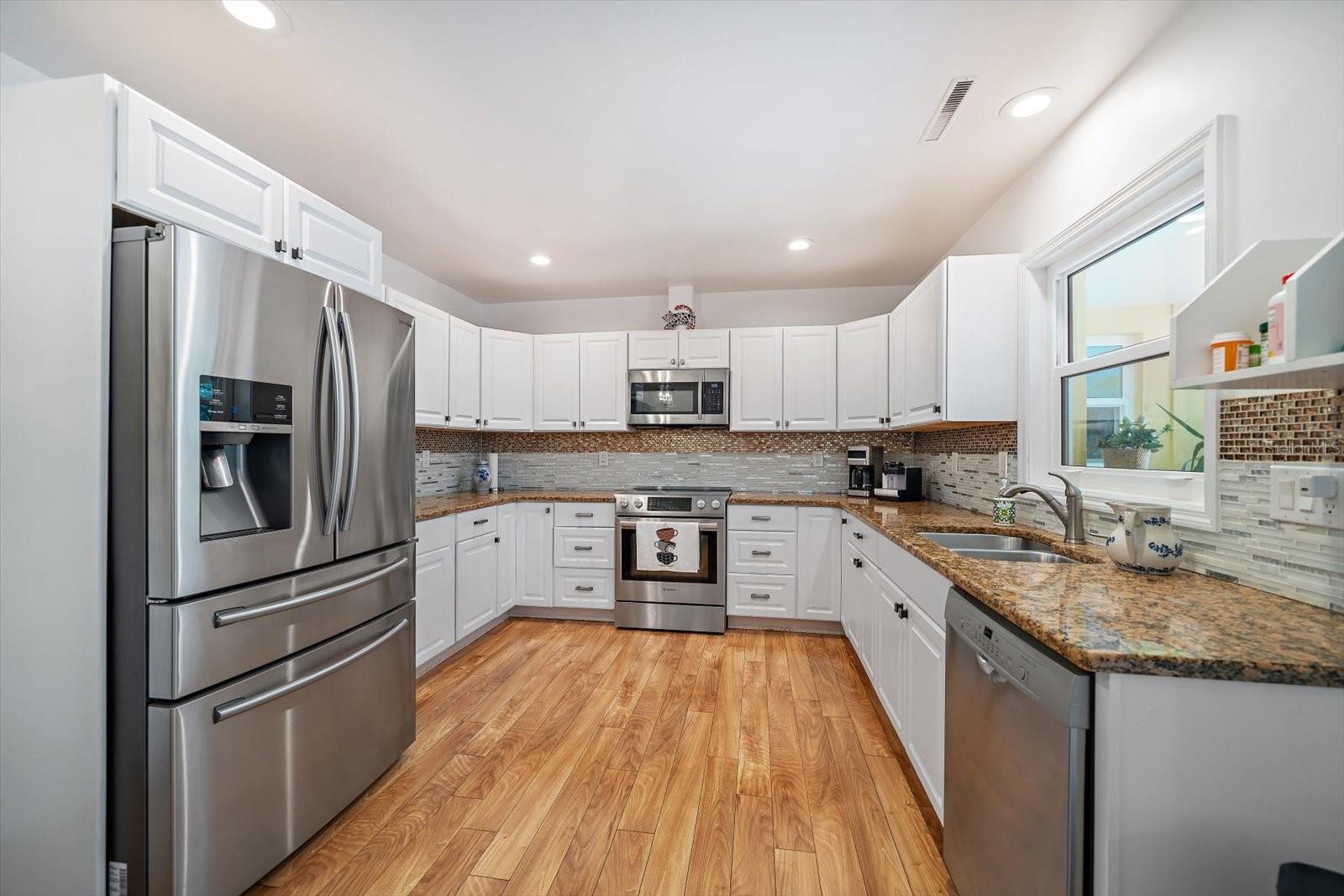 Image 11 of 56 For 252 Garden Circle