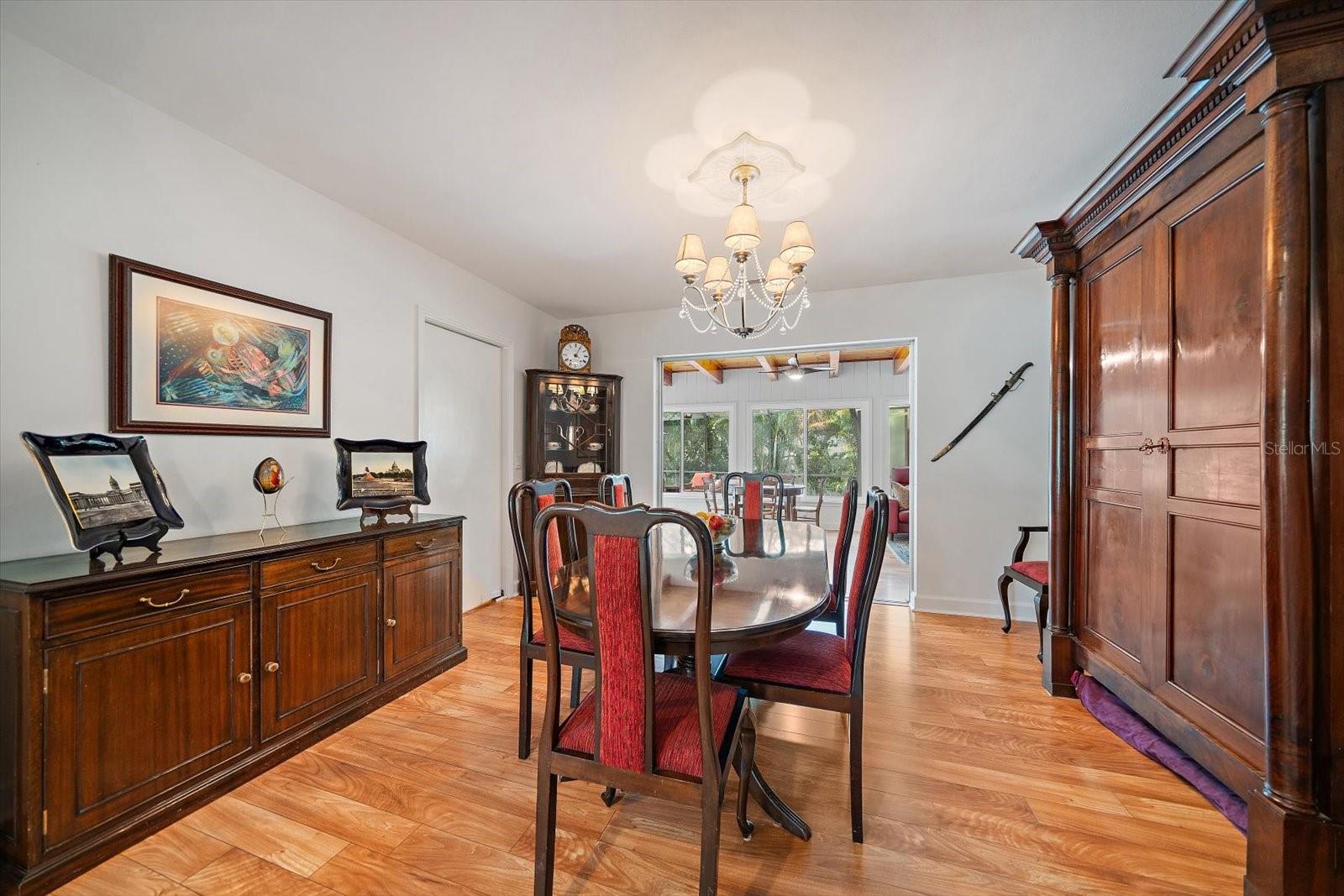 Image 16 of 56 For 252 Garden Circle