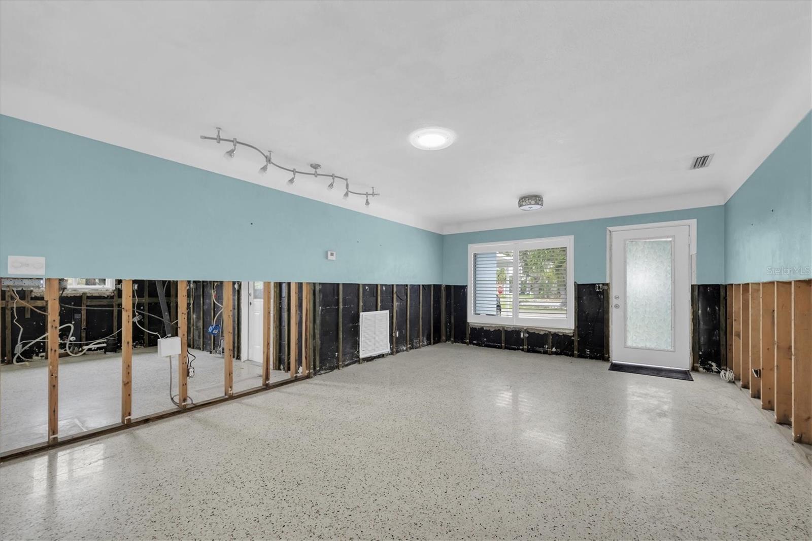 Image 11 of 40 For 15814 3rd Street E