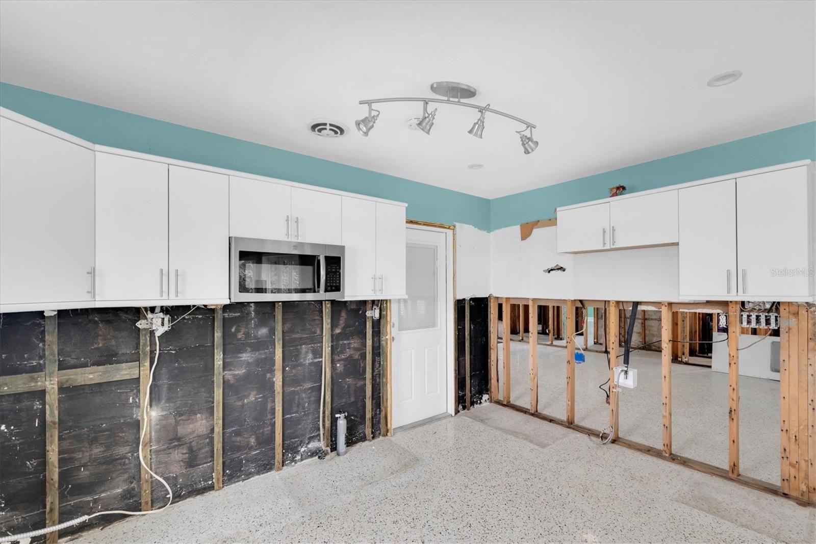 Image 18 of 40 For 15814 3rd Street E