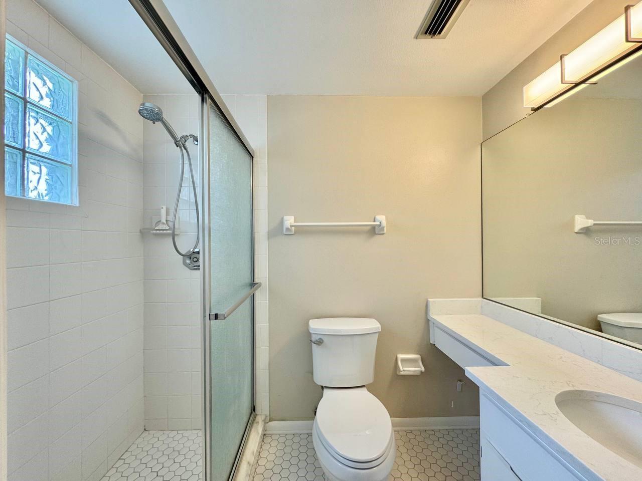 Image 21 of 29 For 3002 Cleveland Street E10