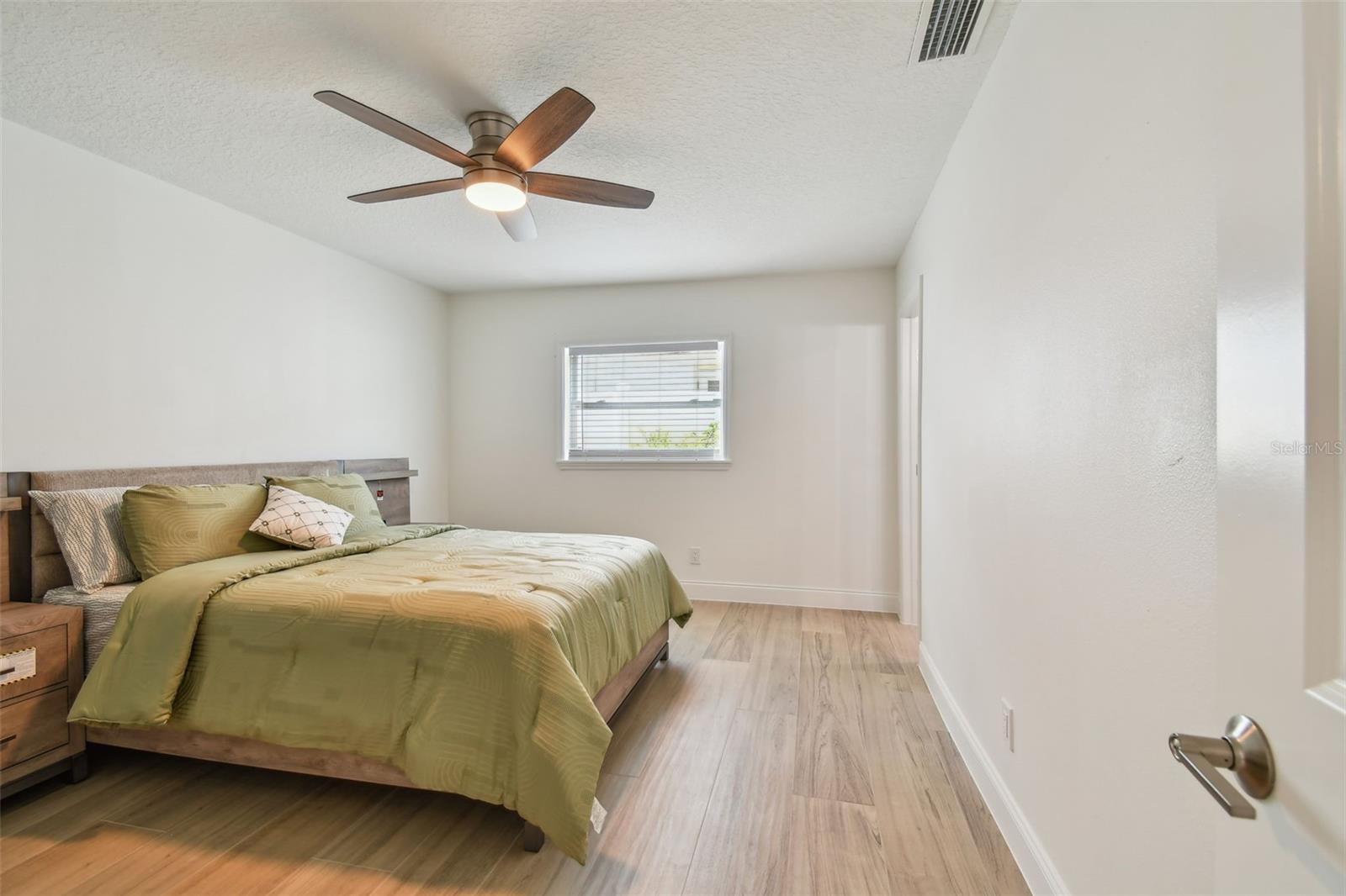 Image 17 of 39 For 4500 Helena Street Ne