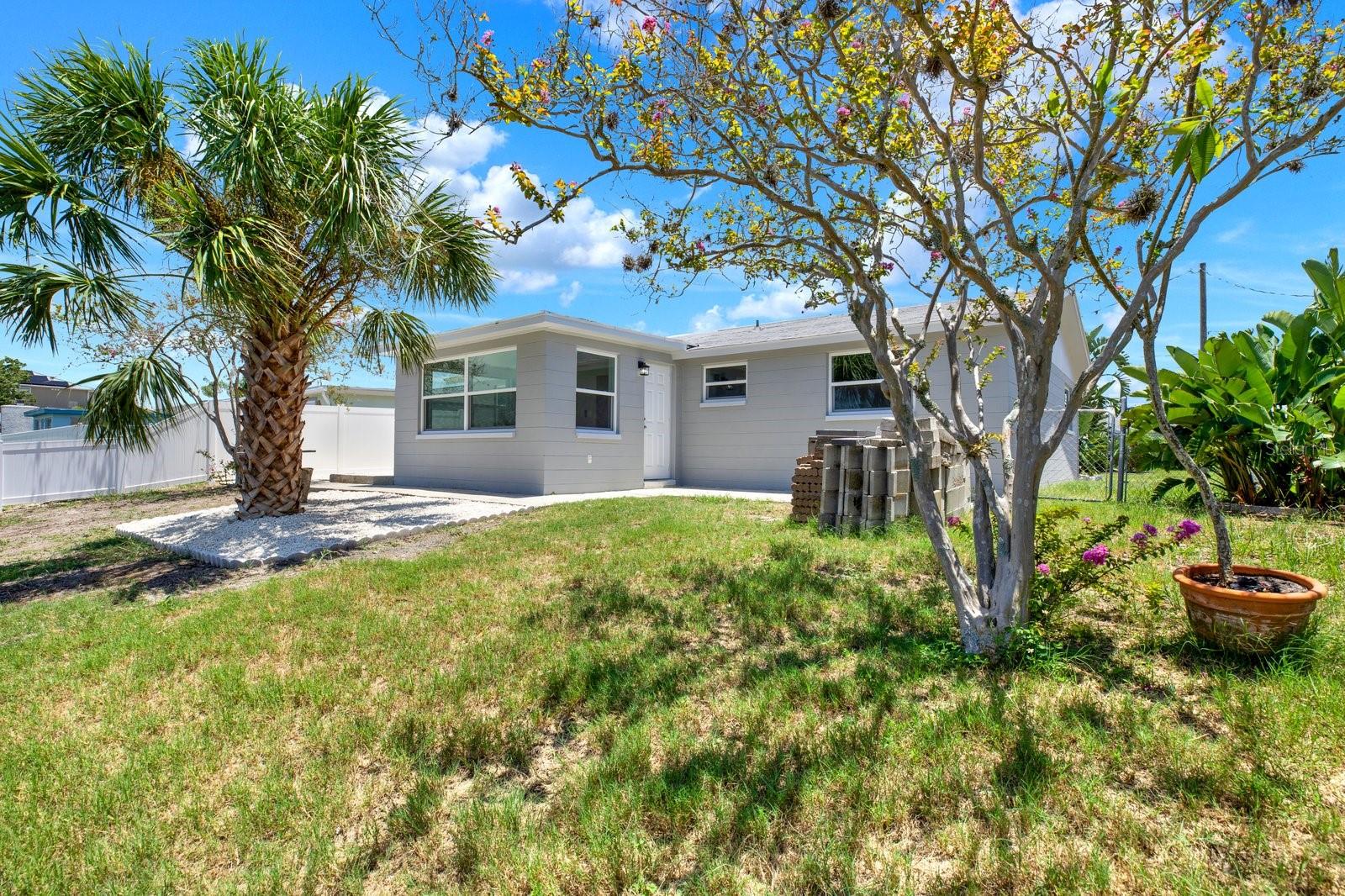 Image 17 of 25 For 13739 Lavender Avenue