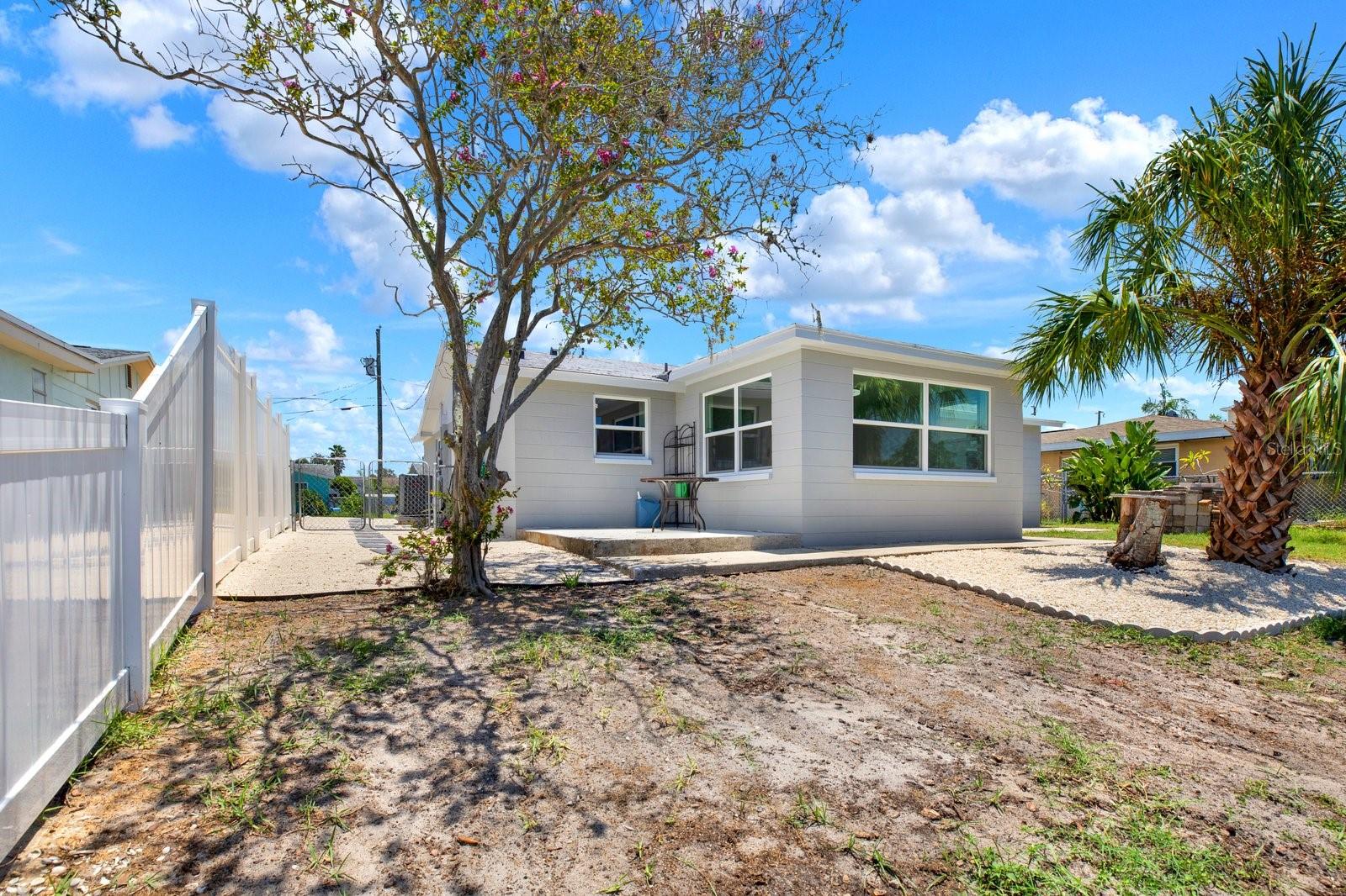 Image 18 of 25 For 13739 Lavender Avenue