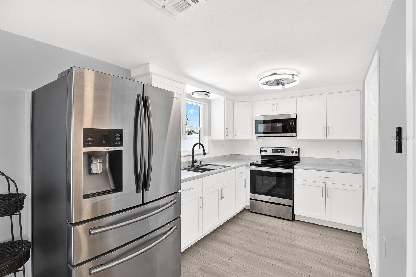 Image 3 of 25 For 13739 Lavender Avenue