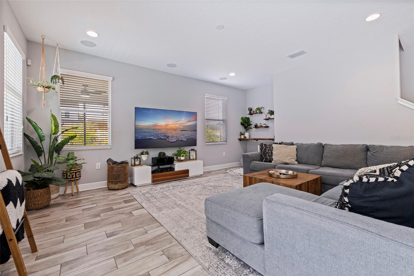 Image 16 of 49 For 210 Gunlock Avenue