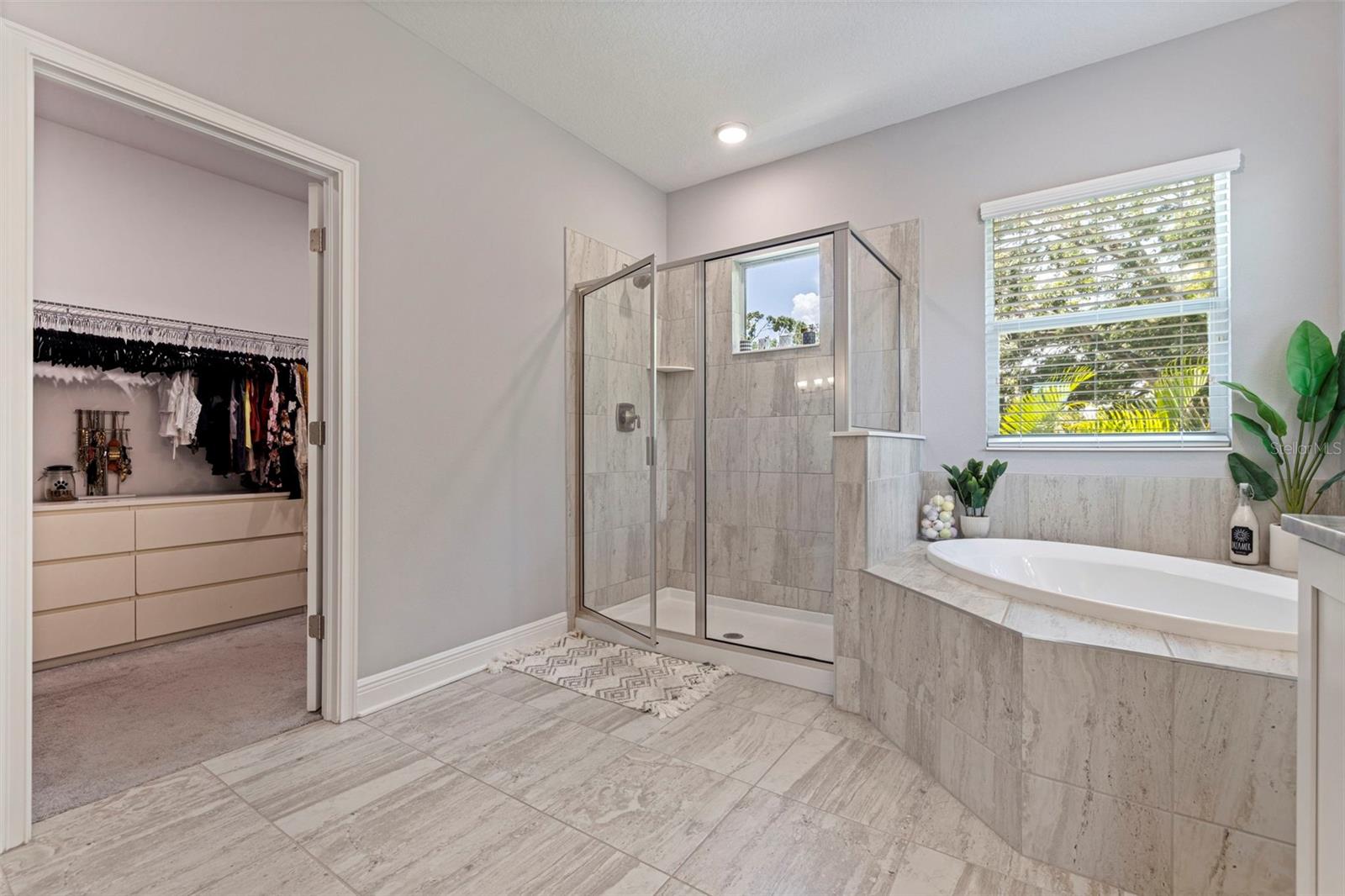 Image 33 of 49 For 210 Gunlock Avenue