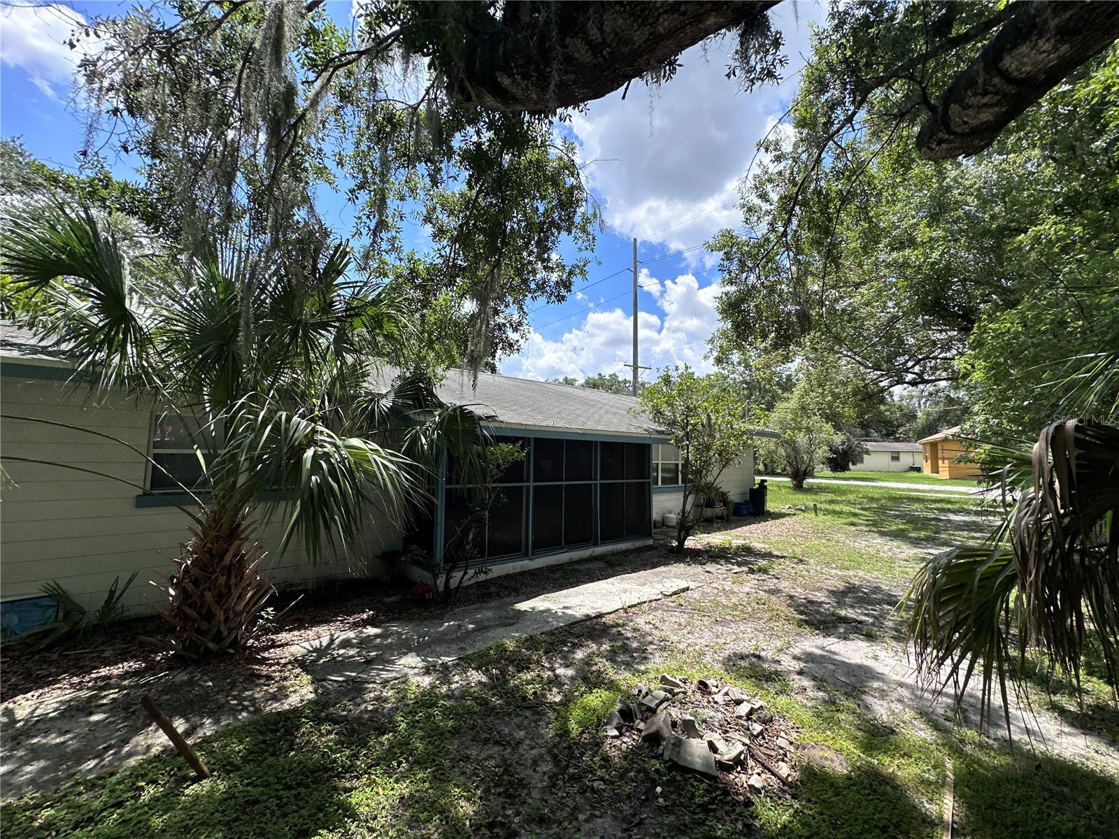 Image 14 of 51 For 515 Merrin Street