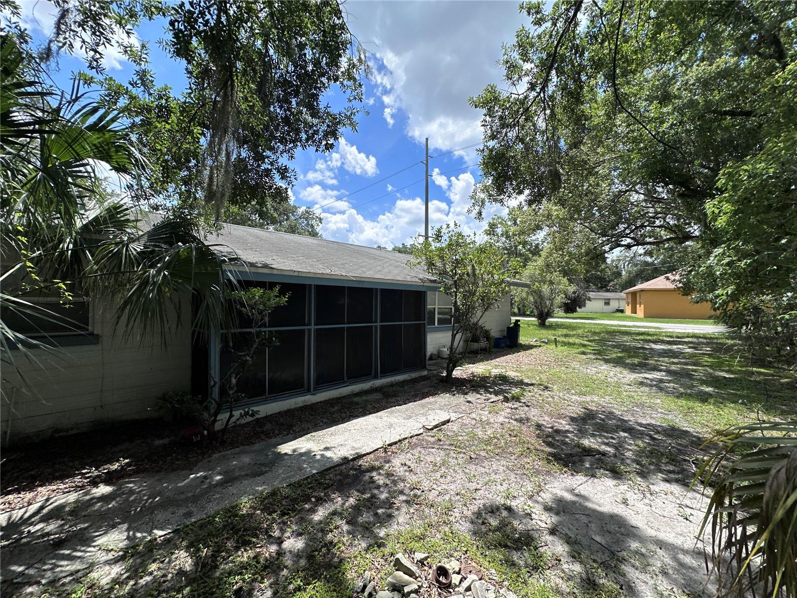 Image 15 of 51 For 515 Merrin Street