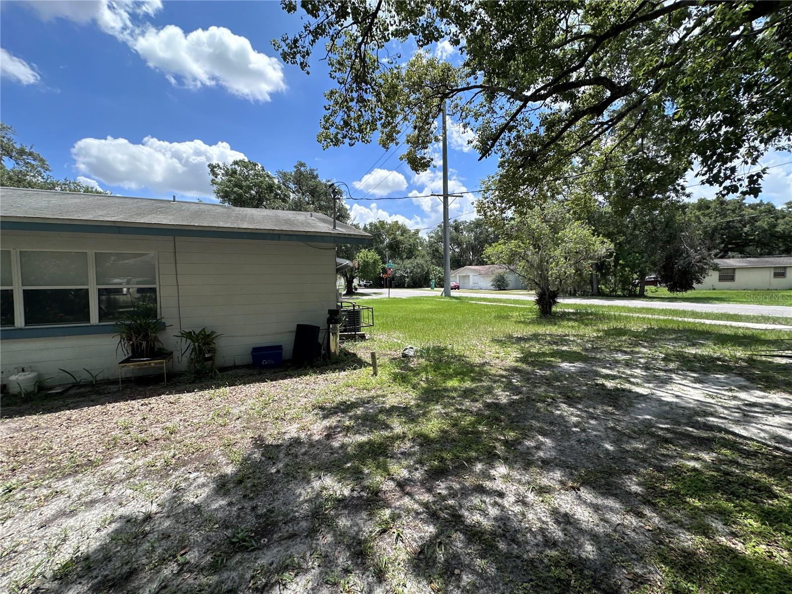 Image 17 of 51 For 515 Merrin Street