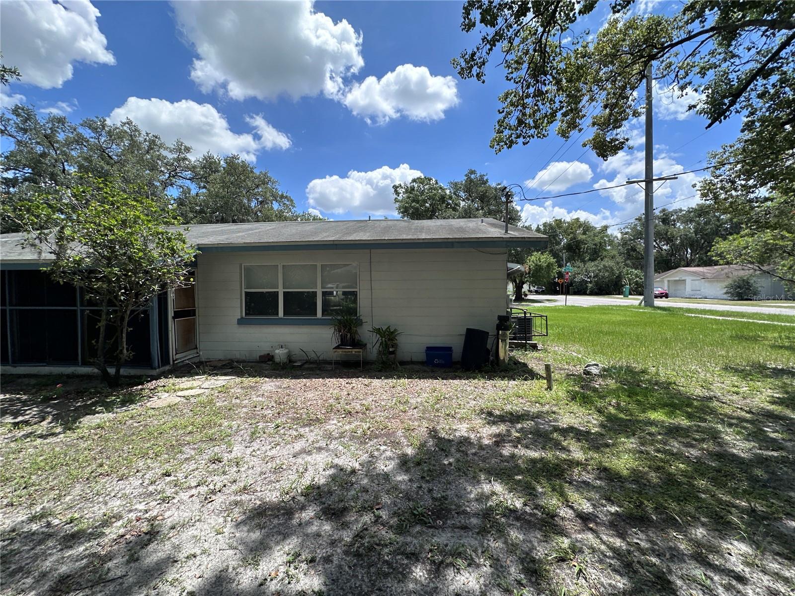 Image 18 of 51 For 515 Merrin Street