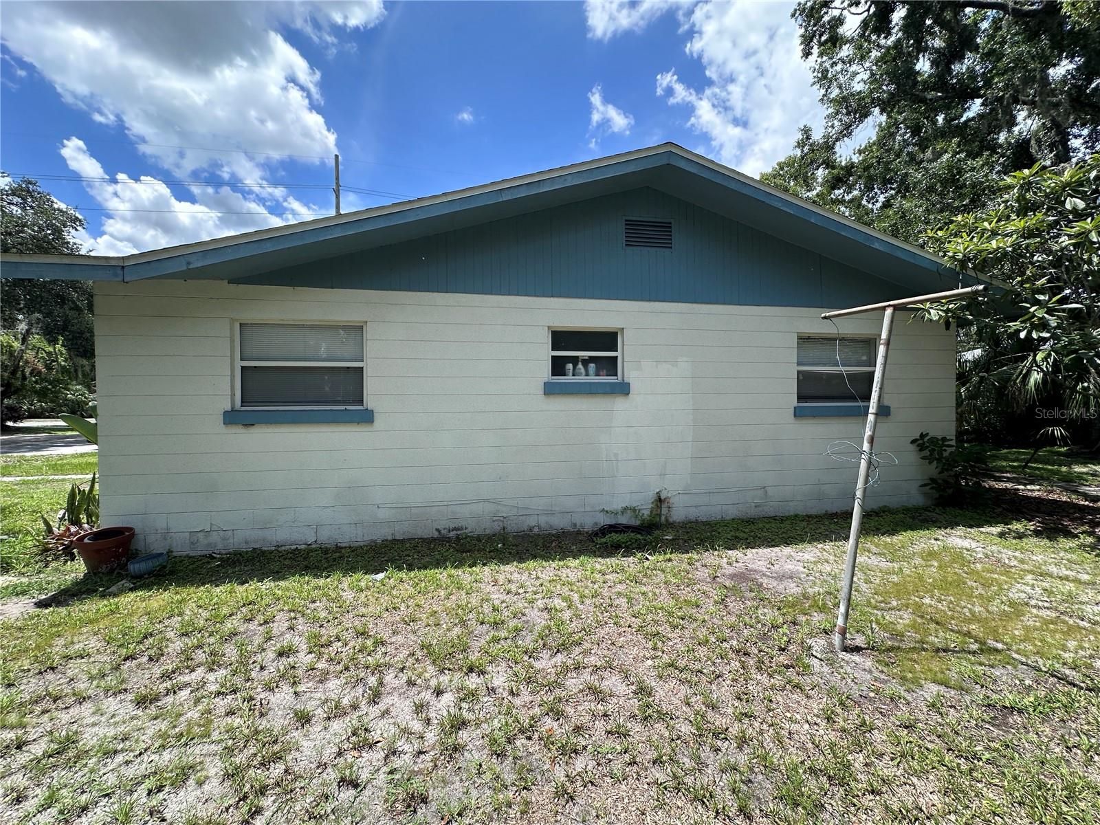 Image 7 of 51 For 515 Merrin Street