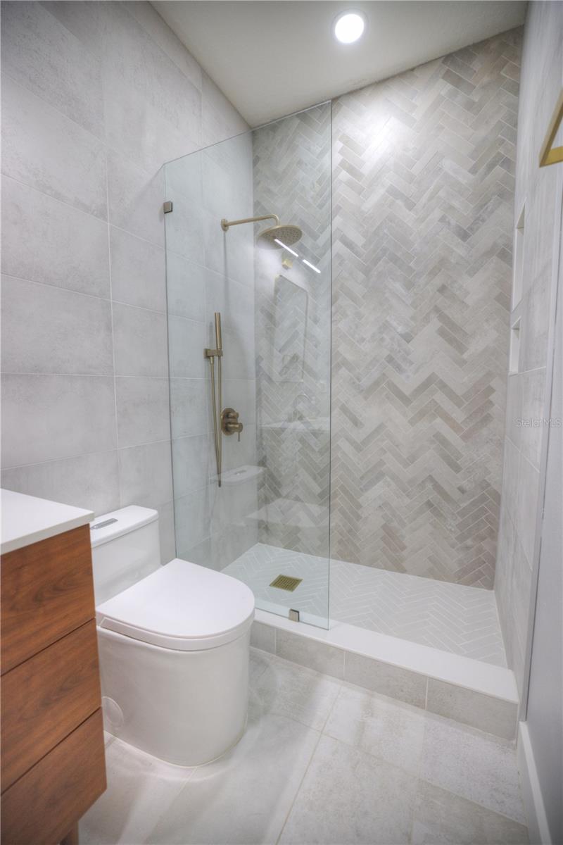 Image 36 of 98 For 18755 Burndall Court