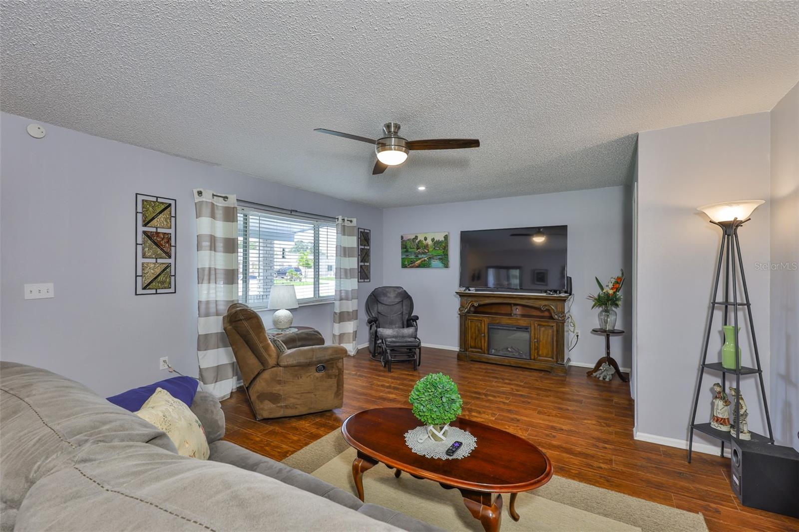 Image 8 of 48 For 613 La Jolla Avenue