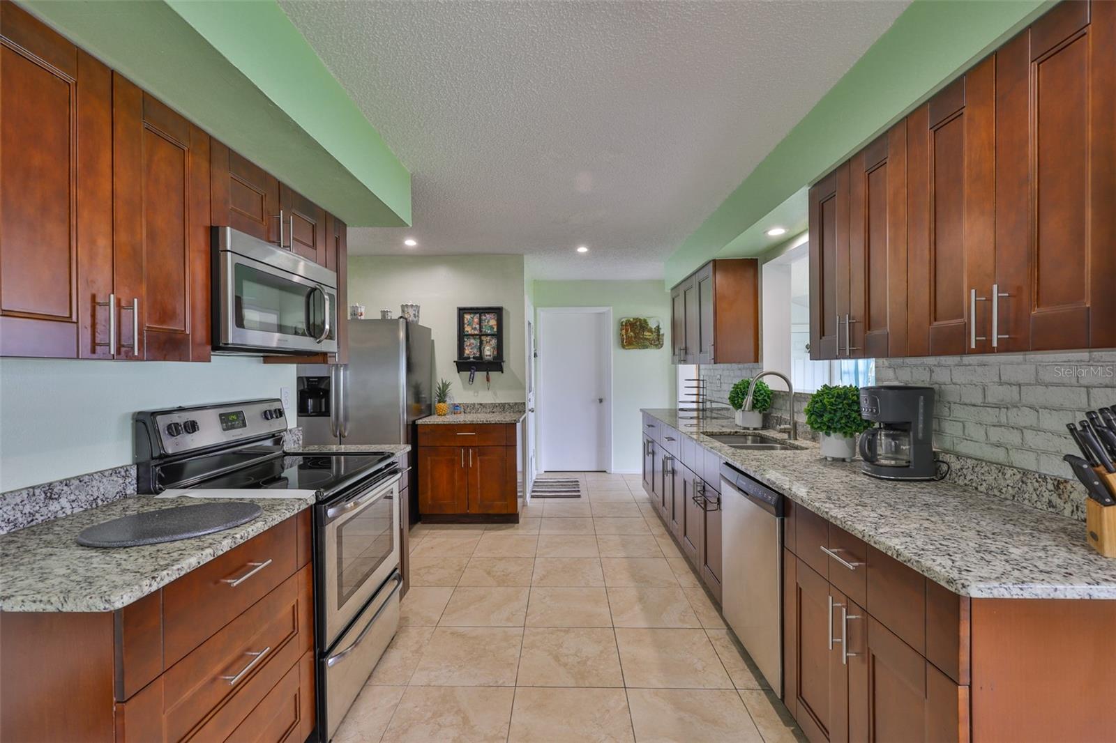 Image 9 of 48 For 613 La Jolla Avenue