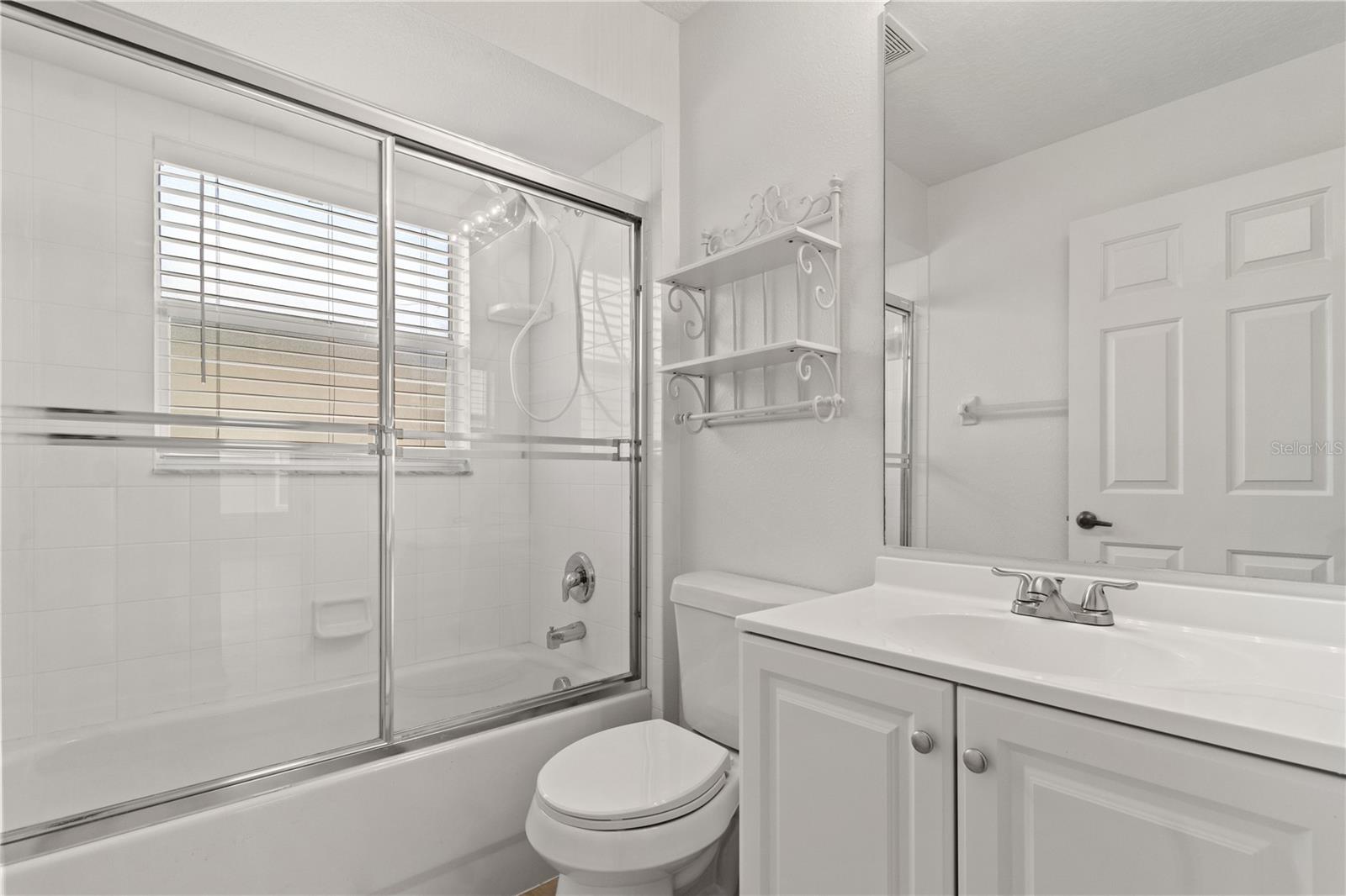Image 18 of 32 For 284 Hartford Court