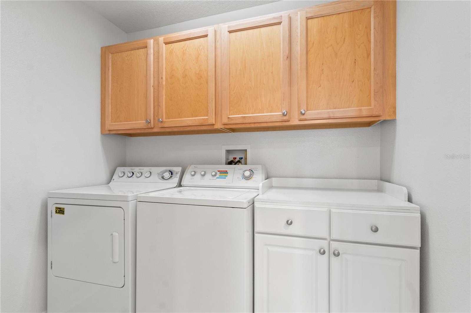 Image 19 of 32 For 284 Hartford Court