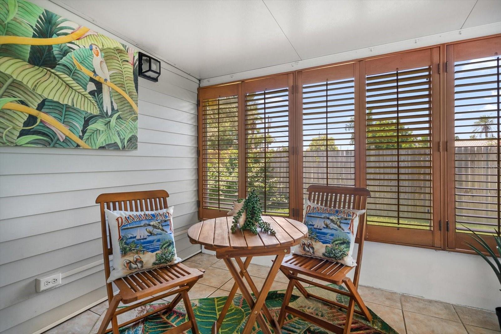 Image 15 of 37 For 11722 Currie Lane E1