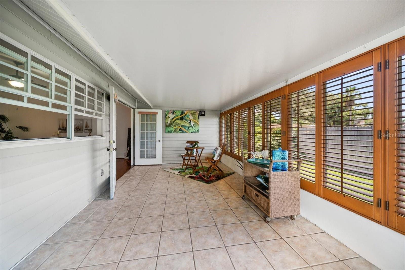 Image 17 of 37 For 11722 Currie Lane E1