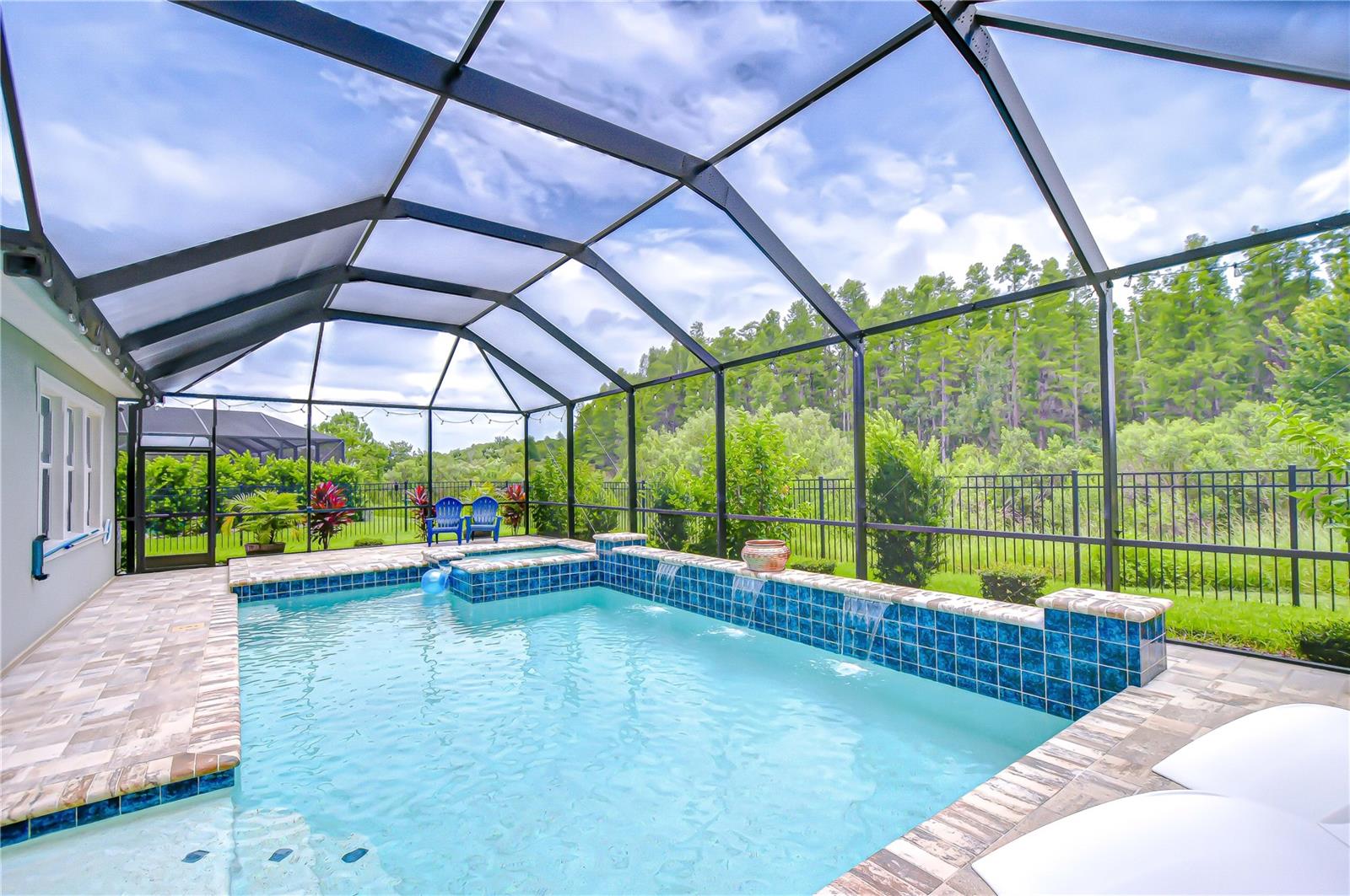 Listing photo id 11 for 3946 Woodland Retreat Boulevard