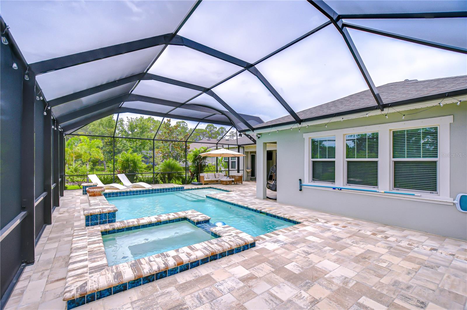 Listing photo id 14 for 3946 Woodland Retreat Boulevard