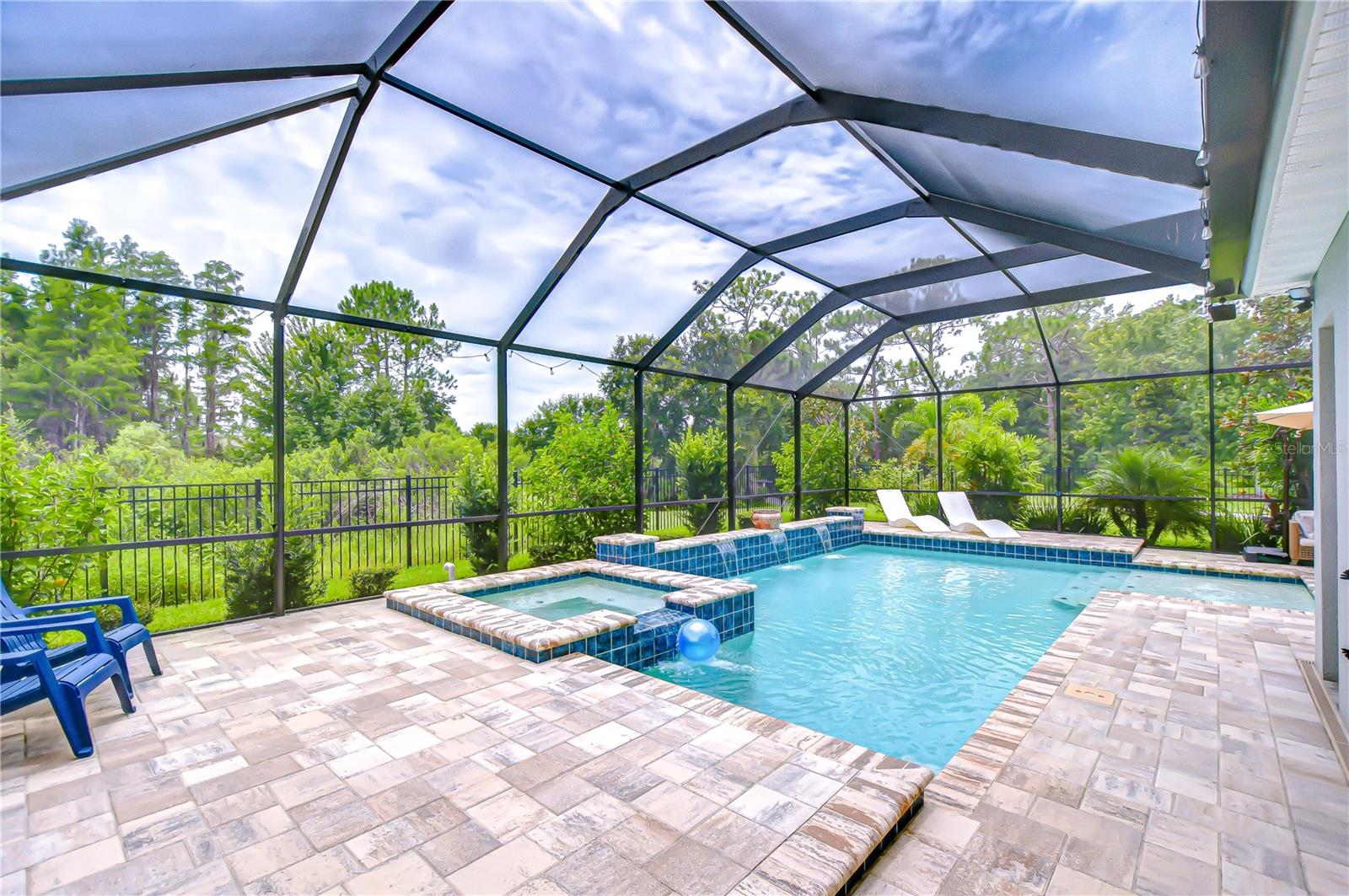Listing photo id 15 for 3946 Woodland Retreat Boulevard