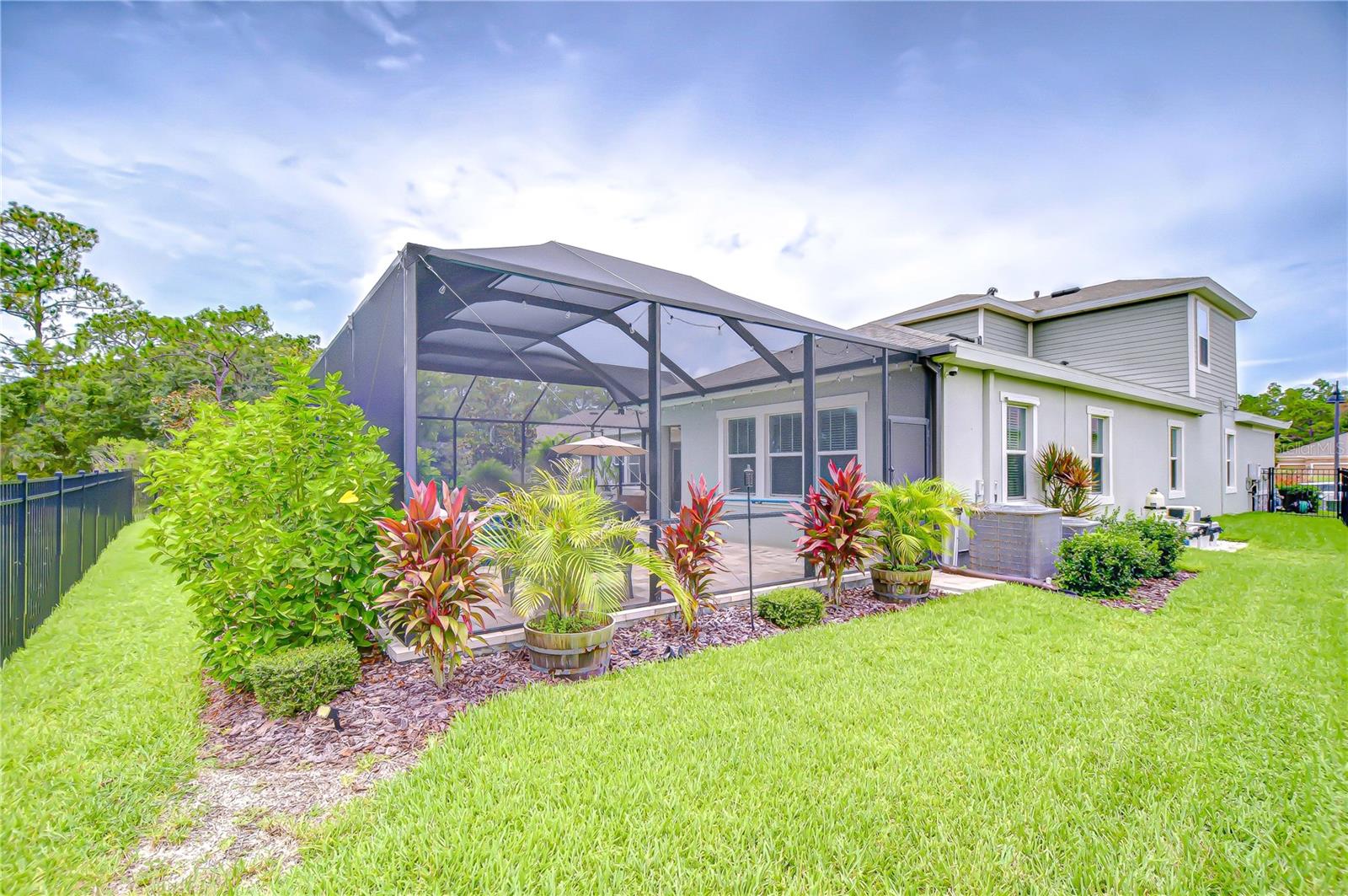 Listing photo id 18 for 3946 Woodland Retreat Boulevard