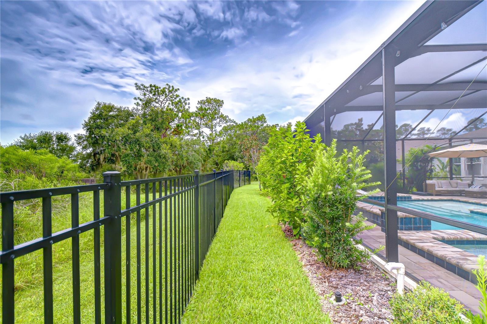 Listing photo id 19 for 3946 Woodland Retreat Boulevard