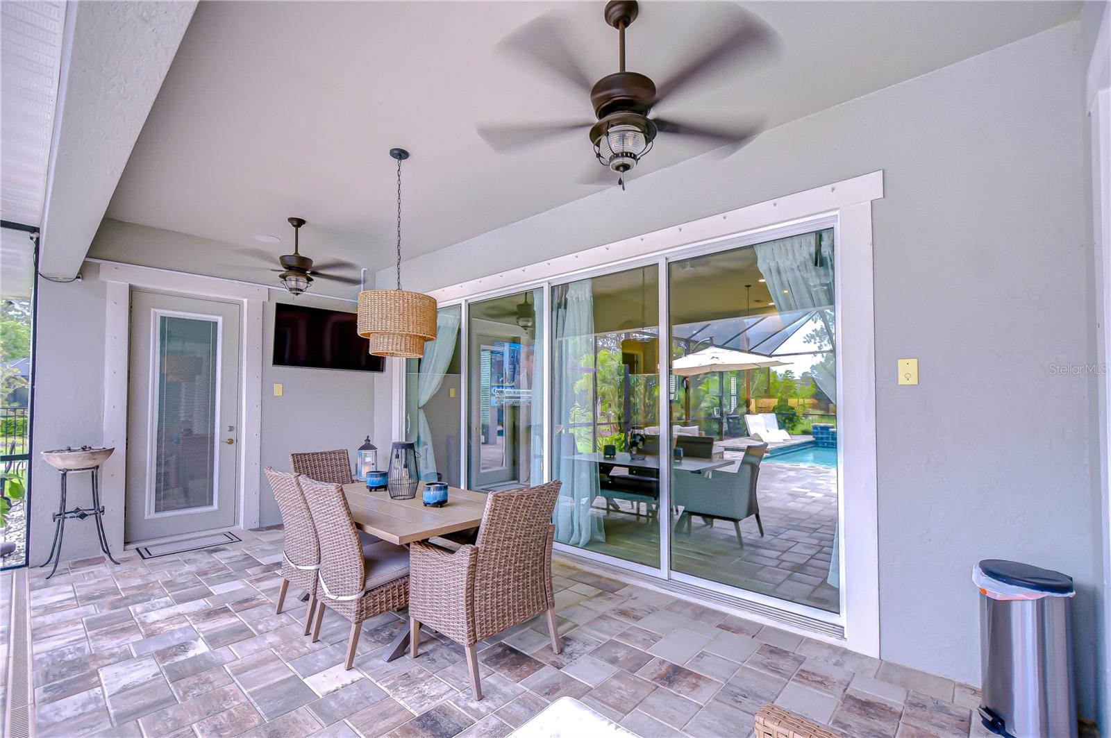 Listing photo id 22 for 3946 Woodland Retreat Boulevard