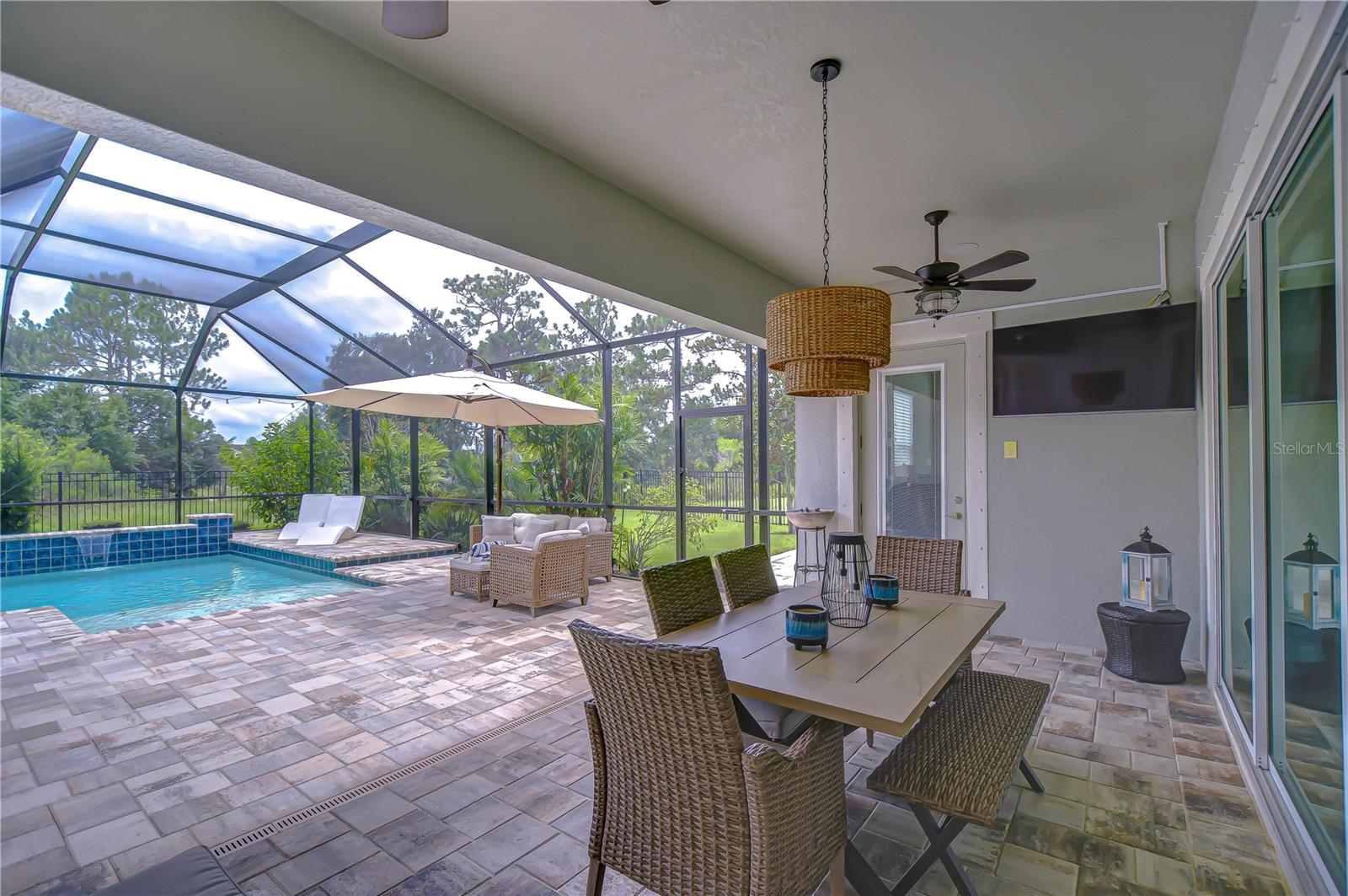 Listing photo id 23 for 3946 Woodland Retreat Boulevard